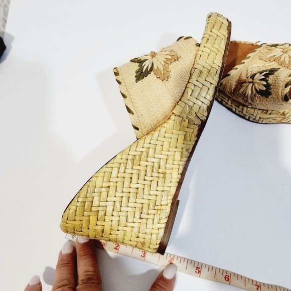 Isaac Mizrahi  size 6 wicker floral wedge slip on sandal shoes - Picture 10 of 12